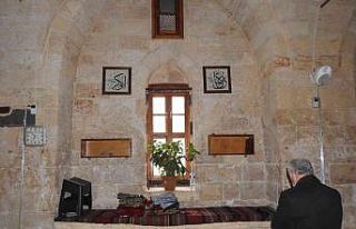 Gaziantep’in tarihi camileri hatlarla donatıldı