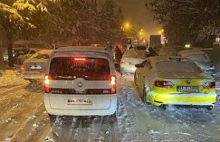 Gaziantep’te kar trafiği durdurdu