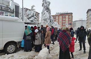 Gaziantep’te yoğun kar yağışı hayatı durma...