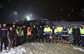 Gece boyu karla mücadele çalışması yapıldı