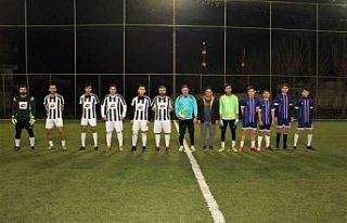 Geleneksel hale gelen halı saha turnuvasında 33...