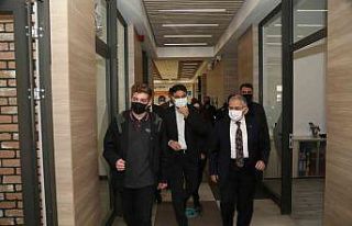 Genç dostu başkan, öğrencilerle bir araya geldi