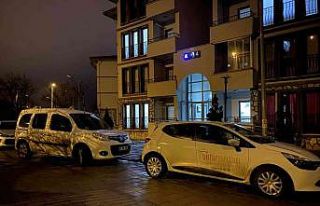 Genç kız, evinde silahla vurulmuş halde bulundu