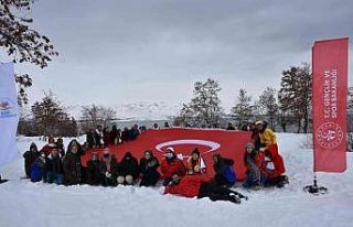 Gençler Hazarbaba Kayak Merkezi’nde doyasıya eğlendi