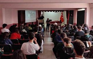 Gençler terör örgütlerine karşı bilgilendiriliyor