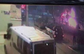 Gençlerin ısınmak için yaktığı ateş parka...