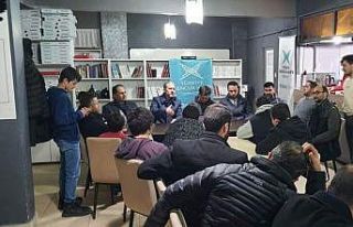 Gençlerle sohbet ettiler