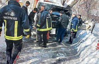 Gevaş’ta araç yangını maddi hasara yol açtı