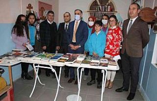 ‘Gezici kütüphane’ çocukları kitapla buluşturuyor