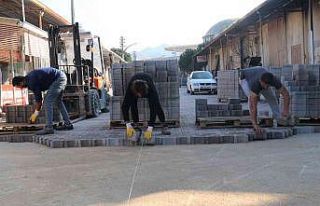 Gıda Çarşısı’nın yolları adım adım yenileniyor