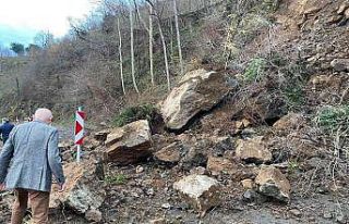 Giresun-Dereli karayolunda heyelan