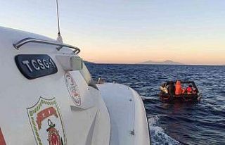 Göçmenleri denizin ortasına bıraktılar