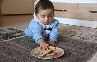 Gofretin içinden kağıtlar çıktı, 10 aylık bebek...