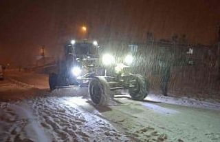 Gölbaşı Belediyesi yolları tuzluyor