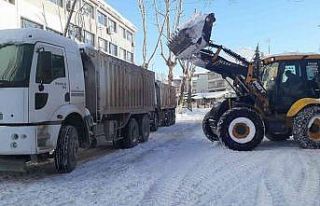 Gölbaşı ilçesinde karla mücadele sürüyor