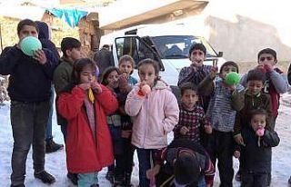 Gönüllü gençler gönülleri ısıtmaya devam ediyor