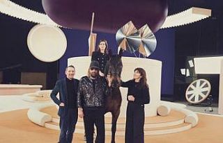 Grace Kelly’nin torunu Charlotte Casiraghi, podyuma...