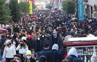 Güneşi gören Taksim’e akın etti