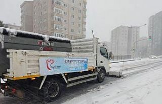 Güngören’de karla mücadelede yoğun çalışma