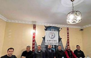 Güreş Kars İl Temcisi Kırtay antrenör ve hakemlerle...