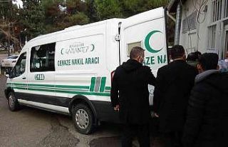 Hafriyat kamyonunun sürüklediği otomobilin sürücüsü...