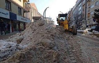 Hakkari belediyesinden buz ve karla mücadele çalışmaları