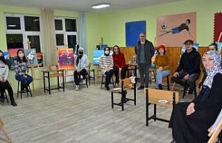 Halk eğitim kursları öğretmenleri ressam yaptı