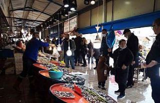 Hamsi Gürcistan’a kaçtı, tezgahlar yavru uskumruyla...