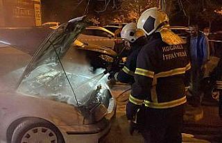 Hastane otoparkında çıkan otomobil yangını korkuttu