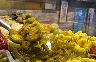 Havaların soğumasıyla acı biber turşusunun satışları...