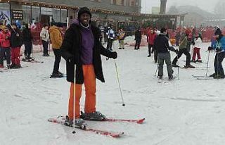 Hayatında ilk defa kar gören Afrikalı genç sevinçten...