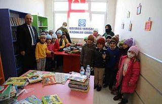 ’Hayırda yarışan kadınlar’ hem kütüphane...