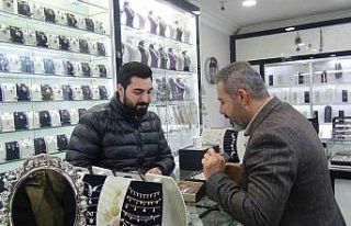 Hayvan sever kimliğiyle bilinen kuyumcu, oda başkanlığı...