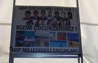 HDP ve PKK’nın peşini bırakmayan aileler, evlatlarını...