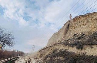 Heyelan yaşanan yolda çalışmalar başlatıldı