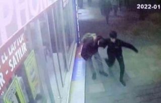 Hırsını alamayan saldırgan 3. bıçak darbesini...