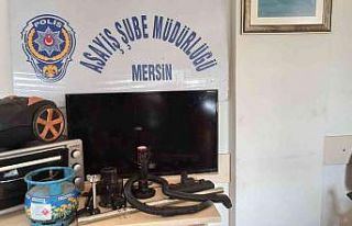 Hırsızları otomobilin ön camındaki ’İncim’...