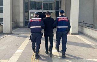 Hırsızlık suçundan 4 yıl hapis cezasıyla aranan...