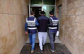 Hırsızlık suçundan aranan 4 şahıs yakalandı