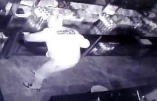 Hırsızlık şüphelileri önce kameraya sonra polise...
