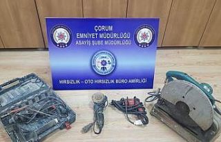 Hırsızlık zanlıları çalıntı malzemelerle yakalandı