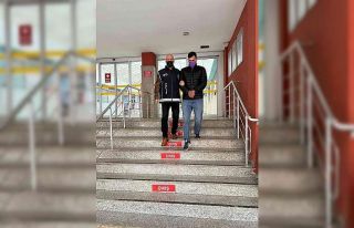 Hurda dükkanında 10 kaçak göçmen yakalandı