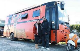 Hurda otobüsü ‘yeni gelin’ karavanına çevirdiler