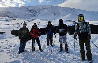 Iğdır dağlarında snowboard keyfi