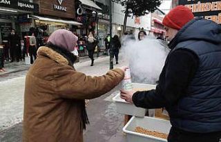 İki Eylül Caddesi’ni leblebi kokusu sardı