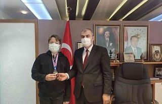 İl Milli Eğitim Müdürü Okumuş, yüzmede derece...