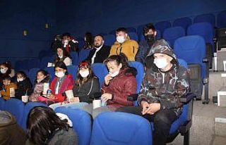 İlk kez gittikleri sinemada “İyi ki Varsın Eren”...