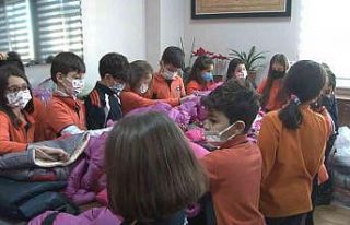 İlkokul öğrencilerinden arkadaşlarına karne hediyesi,...