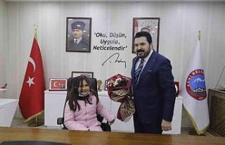 İlkokul öğrencilerinden Başkan Sayan’a ziyaret
