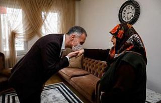 İnegöllü yaşlı kadın 10 yıldır askerler için...